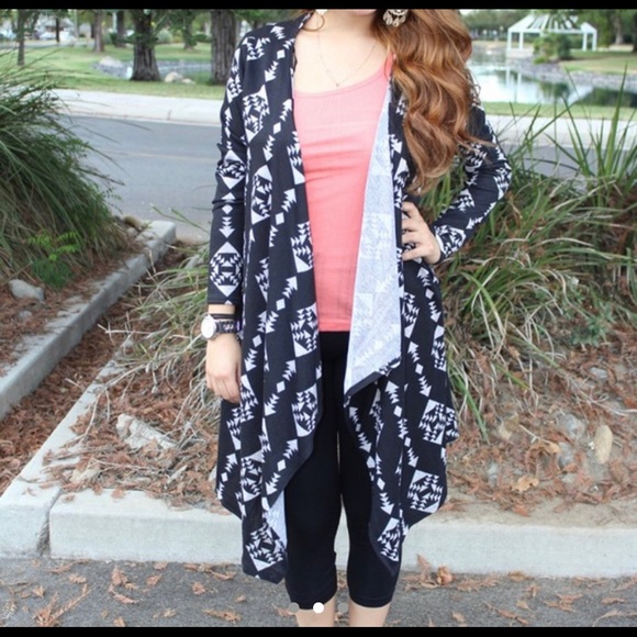 Sweaters - 🎀 New Cardigan - Aztec Print 🎀